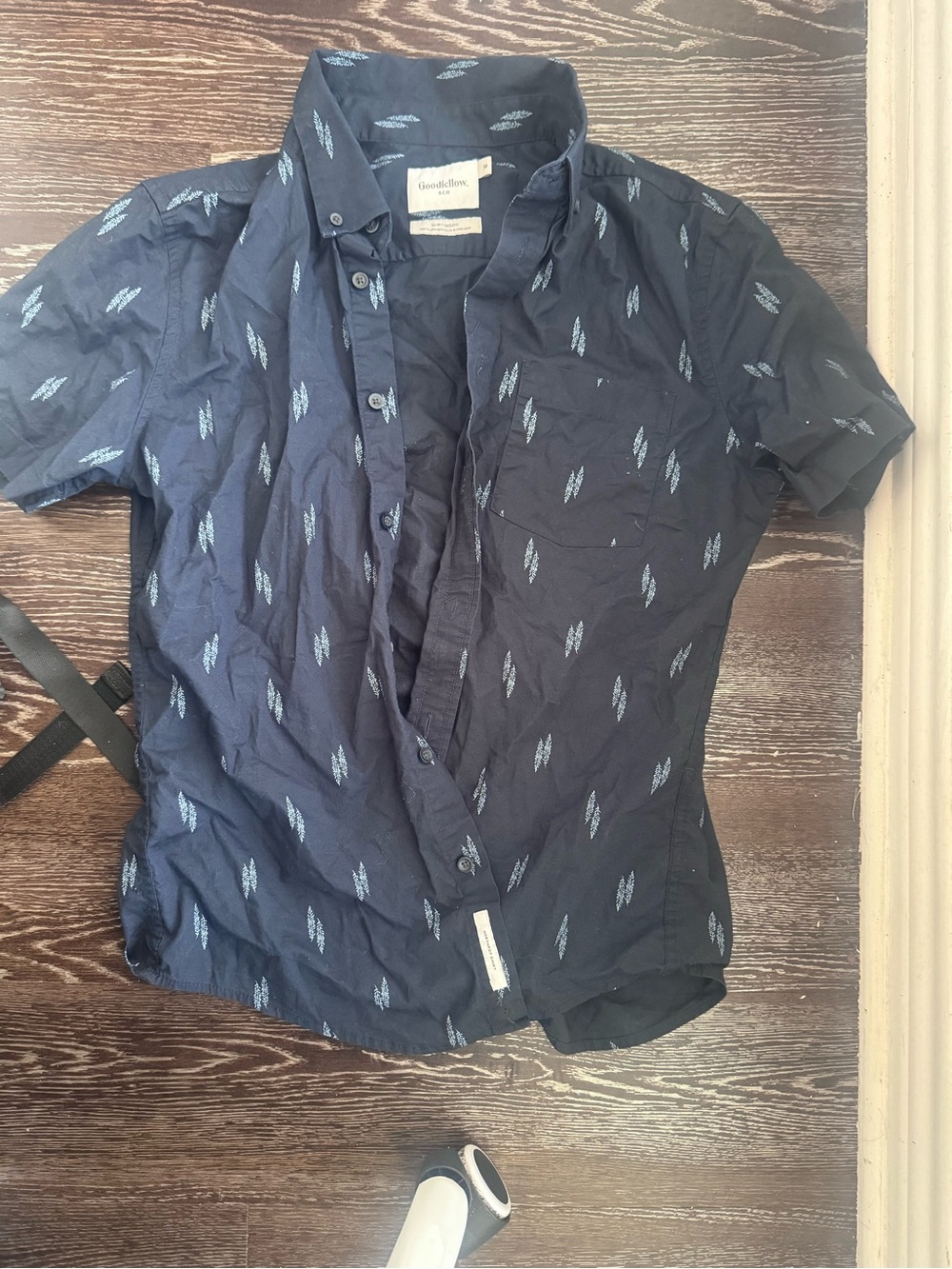 Goodfellow & Co Navy Short-Sleeve Button-Down Shirt with Light Blue Pattern